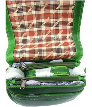 Klassische Handtasche, mit verstellbaren Schulterriemen.